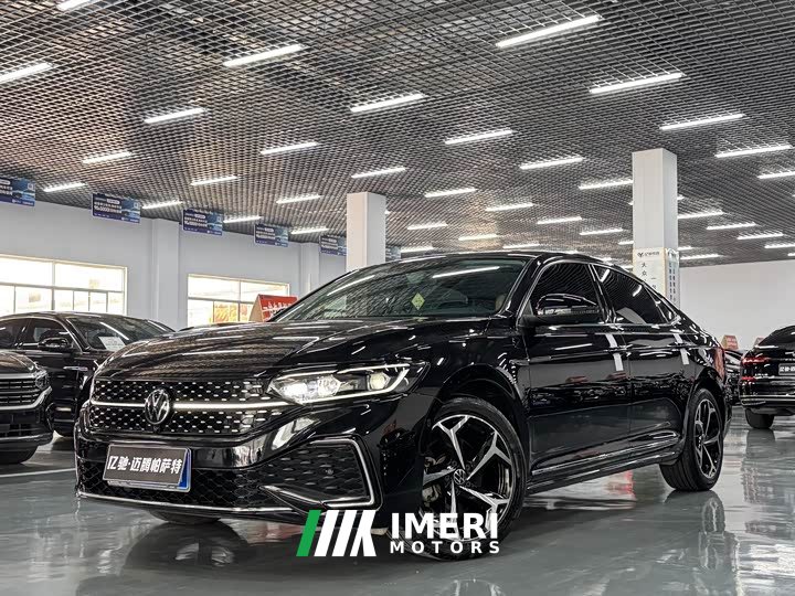 Volkswagen Passat 330TSI Starry Sky Luxury Edition - ავტომობილი ჩინეთიდან
