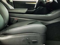 Tesla Model Y Long Range All-Wheel Drive - ფოტო 17