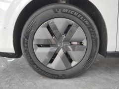 Li Auto Li Xiang MEGA Ultra - ფოტო 13