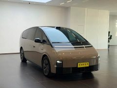 Li Auto Li Xiang MEGA Ultra - ფოტო 3