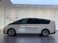 Li Auto Li Xiang MEGA Ultra - ფოტო 4