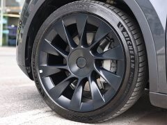 Tesla Model Y Rear-Wheel Drive - ფოტო 13