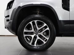 Land Rover Defender 110 P400 Dark Edition - ფოტო 8
