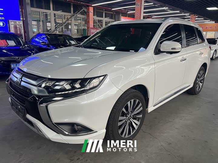 Mitsubishi Outlander 2.4L AWD Enjoy Edition 7-Seater - car from China