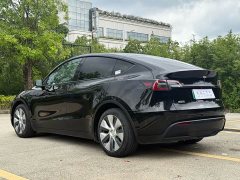 Tesla Model Y Standard Range RWD - ფოტო 13