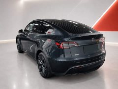 Tesla Model Y Rear-Wheel Drive - ფოტო 4