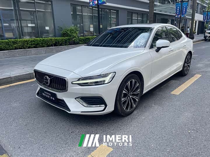 Volvo S60 B4 Smart Luxury Edition - ავტომობილი ჩინეთიდან