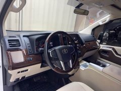 Toyota HIACE 3.5L Automatic - ფოტო 15