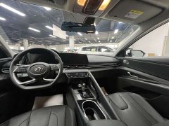 Hyundai Elantra 1.5L CVT Luxury - ფოტო 15