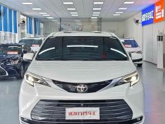 Toyota Sienna 2.5L Hybrid AWD Premium - ფოტო 2