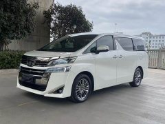 Toyota Vellfire Crown Hybrid 2.5L HV Luxury Edition - фото 1