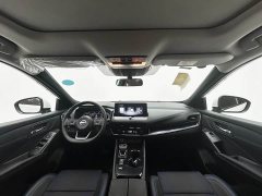Nissan Qashqai 1.3T CVT Luxury Edition - ფოტო 10