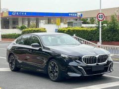 BMW 5 Series 530Li Luxury M Sport Package - ფოტო 3