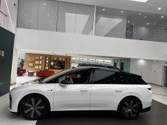 Li Auto i6 Four-Wheel Drive Standard Edition - ფოტო 1