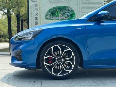 Ford Focus Hatchback EcoBoost 180 Automatic ST Line - ფოტო 5