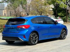 Ford Focus Hatchback EcoBoost 180 Automatic ST Line - ფოტო 9