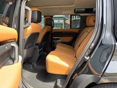 Land Rover Defender Facelift 110 3.0T P400 Dark Edition - ფოტო 10