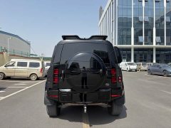 Land Rover Defender Facelift 110 3.0T P400 Dark Edition - ფოტო 18