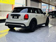 BMW MINI 2022 1.5T ONE 5-Door PLUS - ფოტო 17
