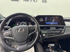 Lexus ES 300h Excellence - ფოტო 11