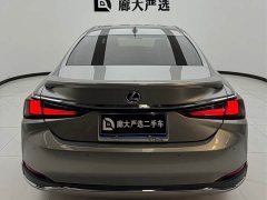 Lexus ES 300h Excellence - ფოტო 4