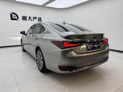 Lexus ES 300h Excellence - ფოტო 5