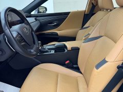 Lexus ES 300h Excellence - ფოტო 8