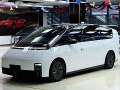Li Auto MEGA Ultra Smart Refresh Edition - ფოტო 1