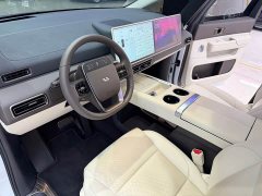 Li Auto MEGA Ultra Smart Refresh Edition - ფოტო 4