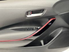 Toyota Corolla Hybrid 1.8H E-CVT Sport - ფოტო 11
