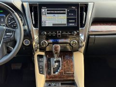 Toyota Alphard Hybrid 2.5L Luxury - ფოტო 9