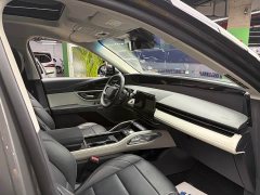 Lincoln Navigator 2.0T AWD Prestige - ფოტო 9