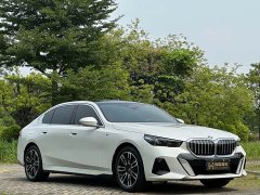 BMW 5 Series 525Li M Sport Package - ფოტო 3