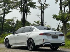 BMW 5 Series 525Li M Sport Package - ფოტო 4