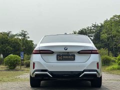 BMW 5 Series 525Li M Sport Package - ფოტო 5
