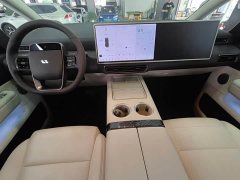 Li Auto Li Xiang MEGA Ultra - ფოტო 10