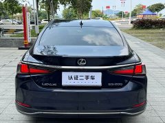 Lexus ES 200 Luxury - ფოტო 11