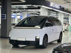 Li Auto MEGA Home Family Edition - ფოტო 1