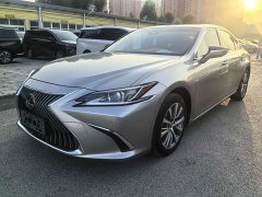 Lexus ES 200 Premium Edition - ფოტო 1