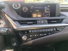 Lexus ES 200 Premium Edition - ფოტო 16