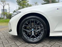 BMW 3 Series 330Li M Sport Night Edition Package - ფოტო 18