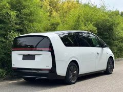 Li Auto Li Xiang MEGA 2024 Ultra - ფოტო 18