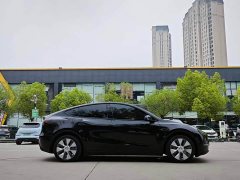 Tesla Model Y Standard Range RWD - ფოტო 13