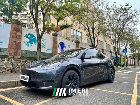 2024 Tesla Model Y Rear-Wheel Drive