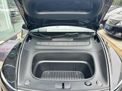 Tesla Model Y Rear-Wheel Drive - ფოტო 10