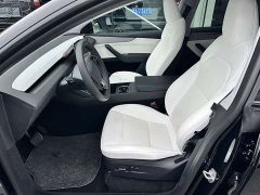 Tesla Model Y Rear-Wheel Drive - ფოტო 3