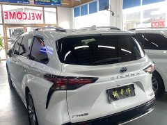Toyota Sienna 2021 2.5L Hybrid Premium Edition - ფოტო 8