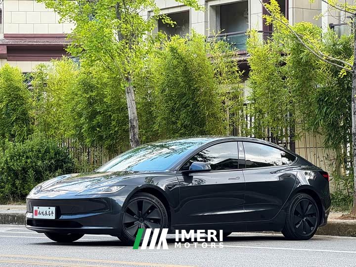 Tesla Model 3 Long Range All-Wheel Drive