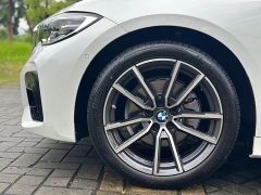 BMW 3 Series Facelift 325Li M Sport Package - ფოტო 17