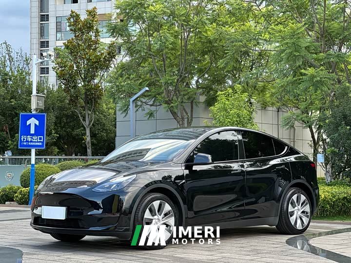 Tesla Model Y Standard Range RWD